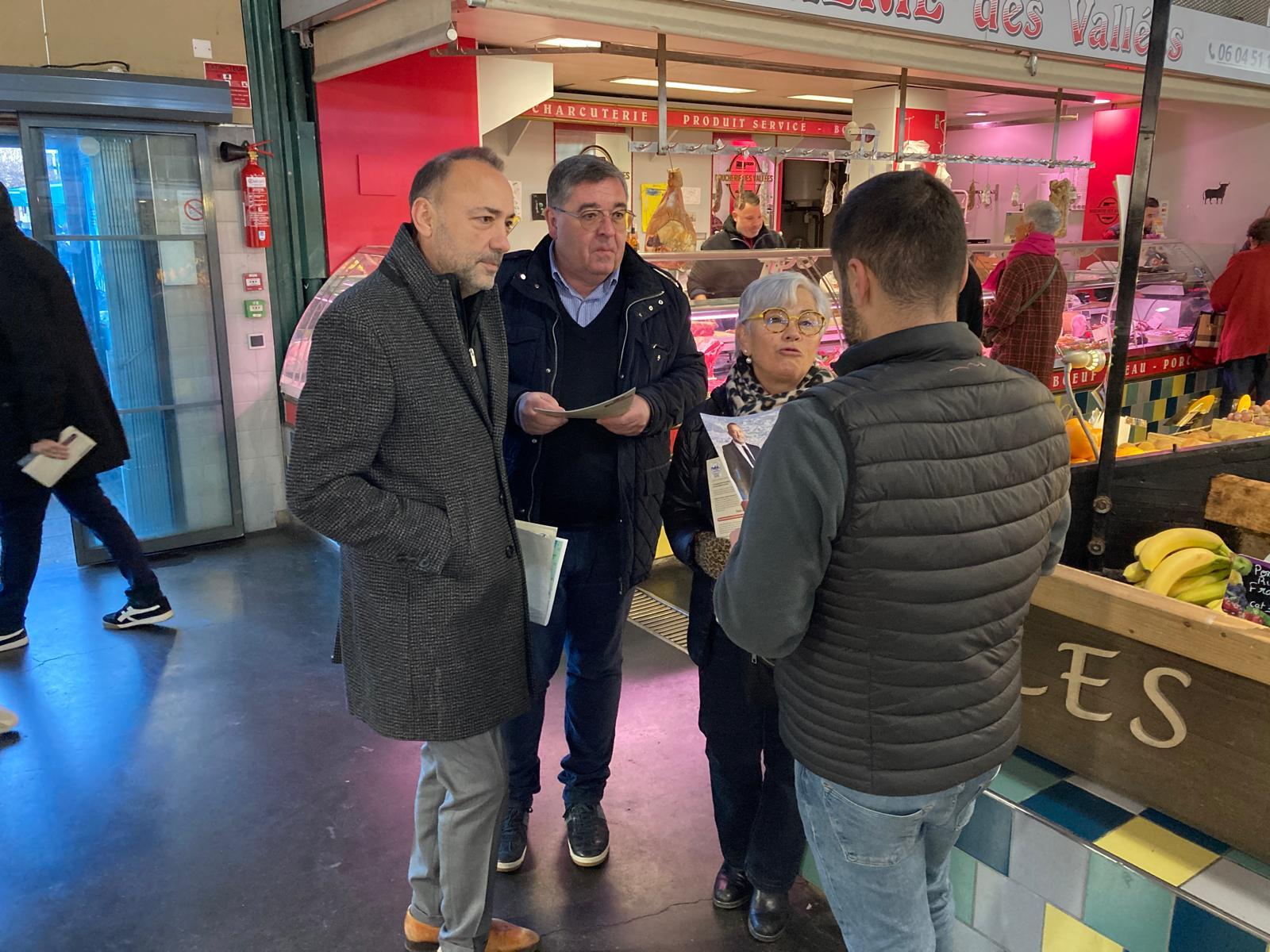 Aux Halles et au Marché, la campagne s’ancre dans le réel